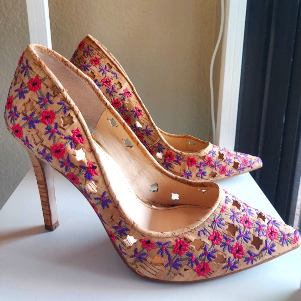 Jessica Simpson high heels, size 6
